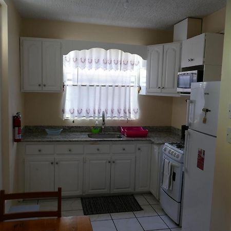 Bascombe Apartments Кингстаун Екстериор снимка