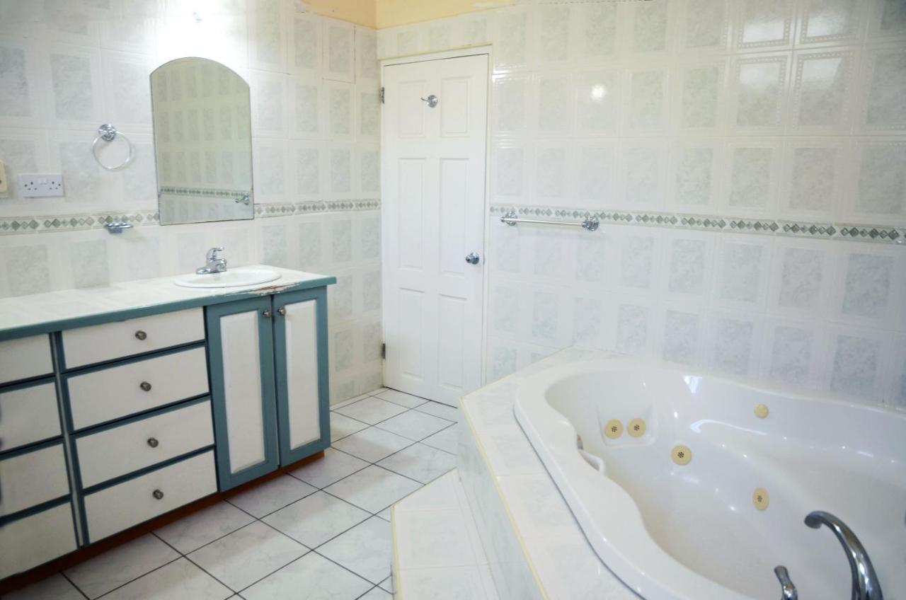 Bascombe Apartments Кингстаун Екстериор снимка